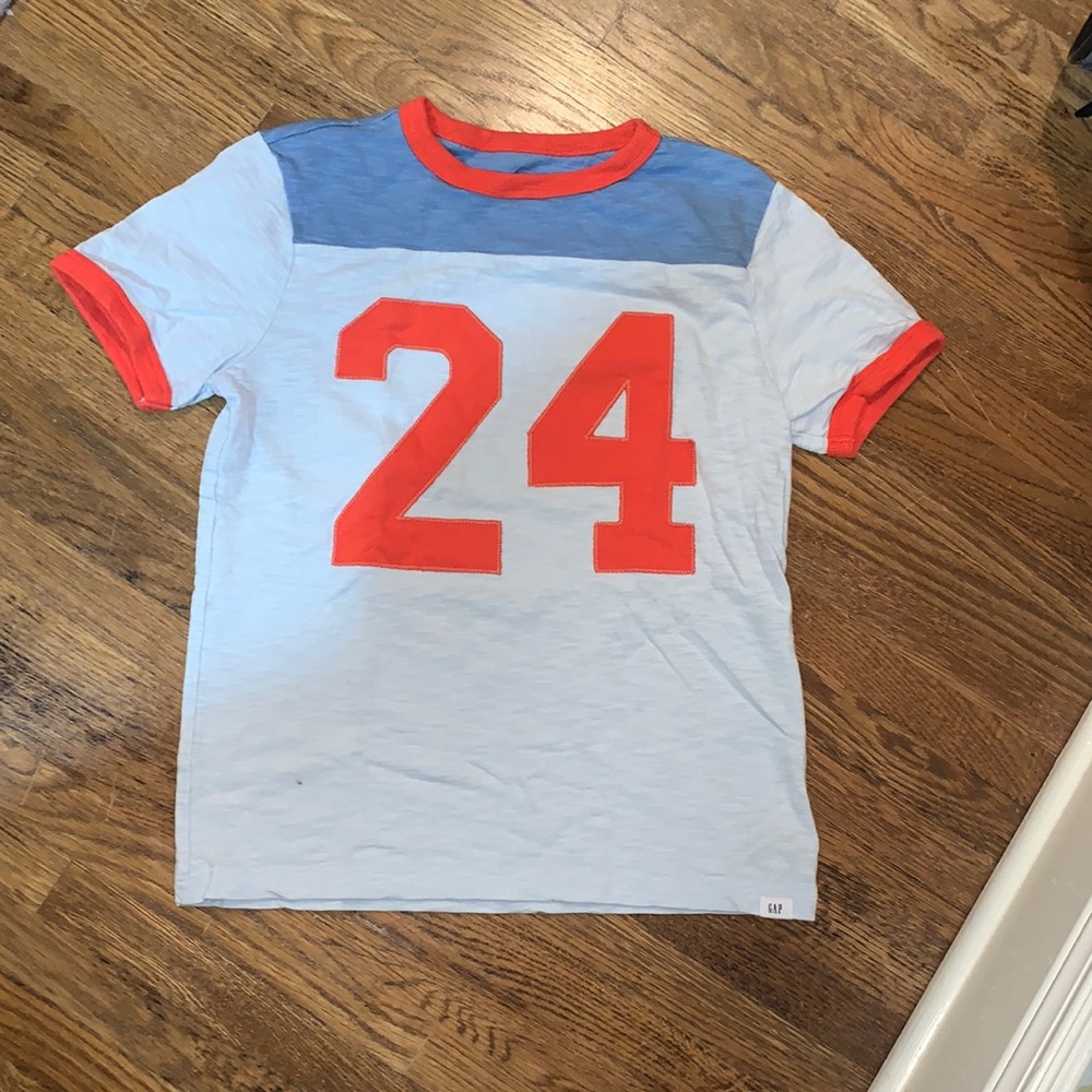 Boys Gap size medium t shirt.  Like new.